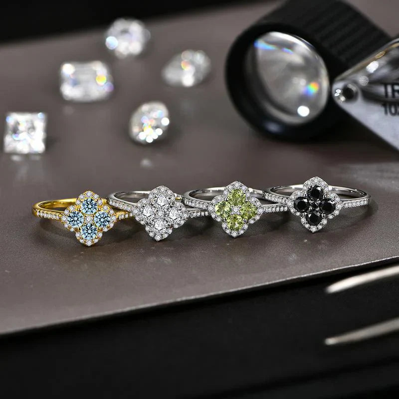 Soraya Clover Ring | White gold