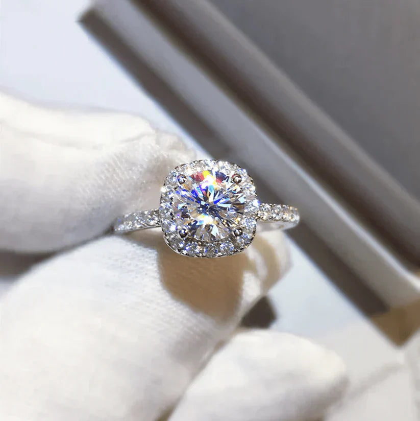 Zinnia Valeriani Ring | White Gold